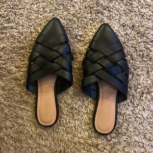 Black flats sandals